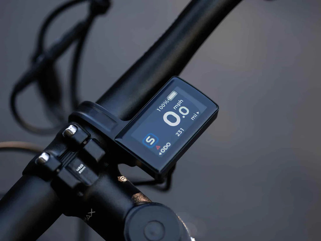 Velowave Forest SM MTB Bicycle handlebar with digital speedometer display on a dark background. Valowave Forest SM MTB
