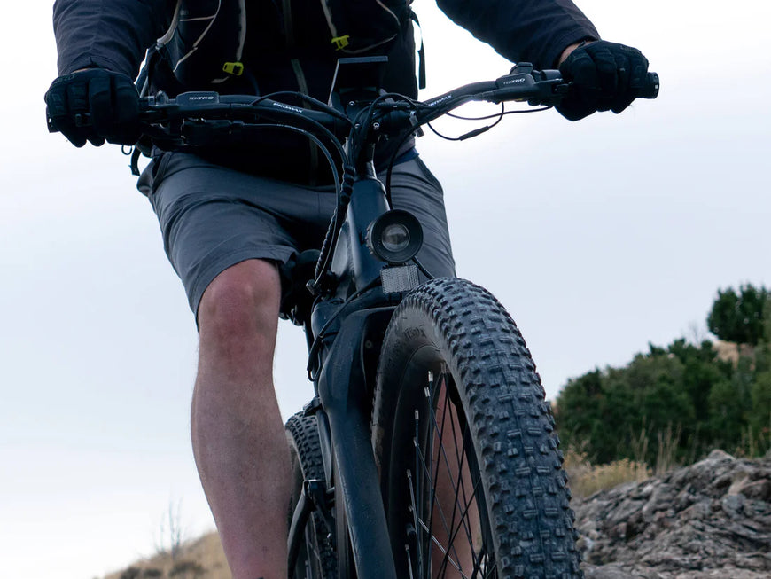 Person riding a mountain bike on a trail with a blurred background. Valowave Forest XM MTB